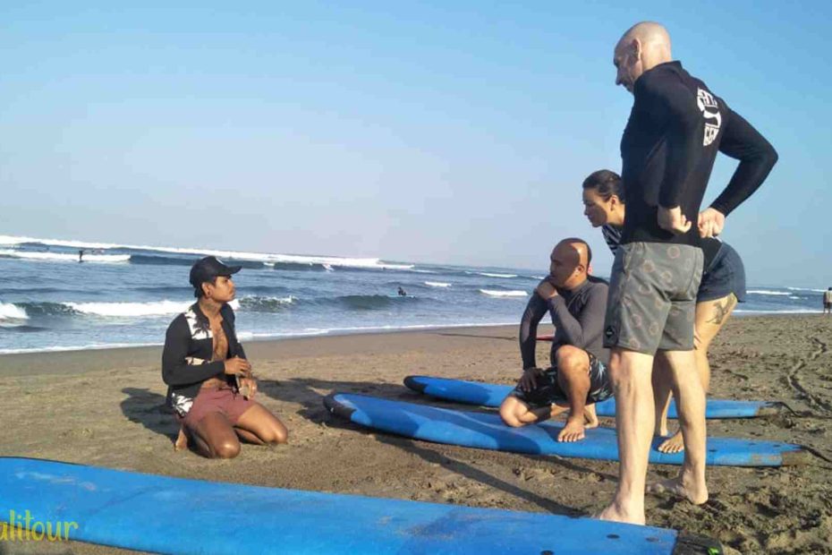 Surfing di Bali